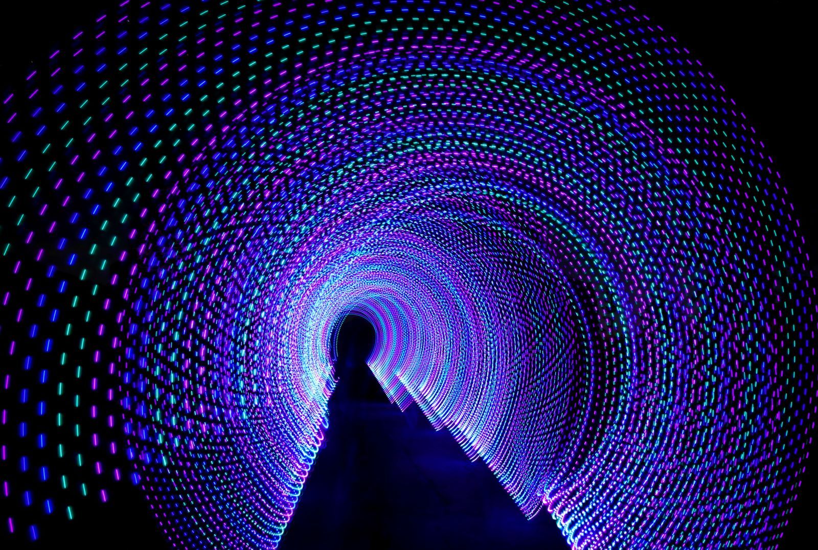 The_Swingers_at_the_Arch