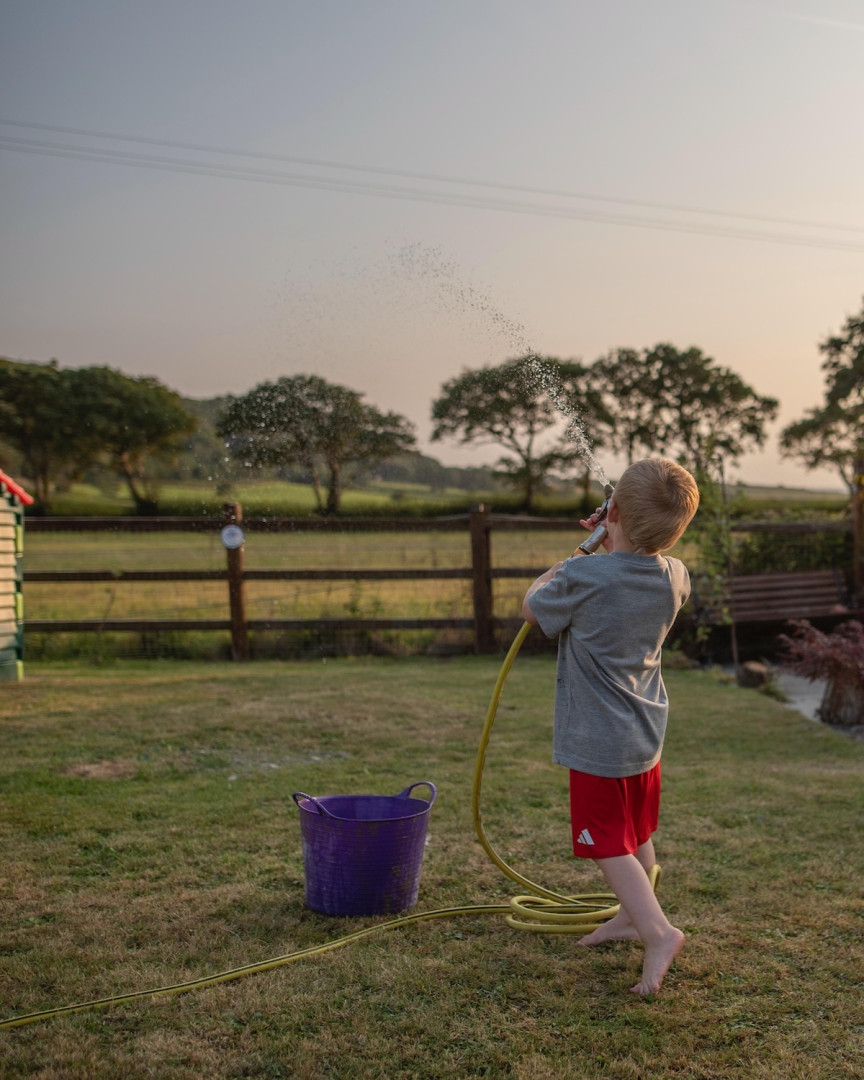 LOOK_DAD_THE_WATERS_IN_THE_AIR_NOT_IN_THE_BUCKET_LIKE_I_ASKED